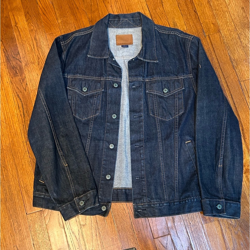Gap classic men’s denim jean jacket…size L